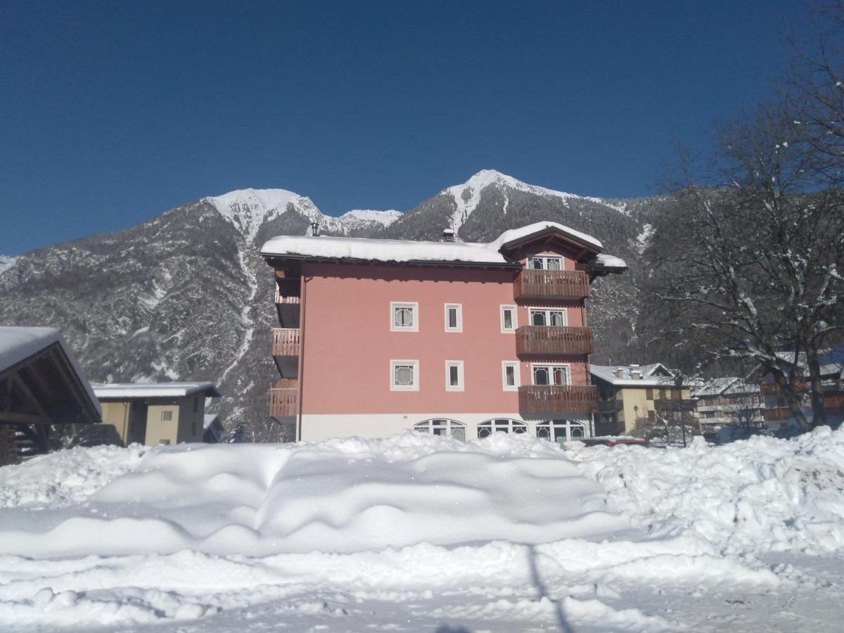 Hotel Garni Al Nardis Carisolo Exteriör bild