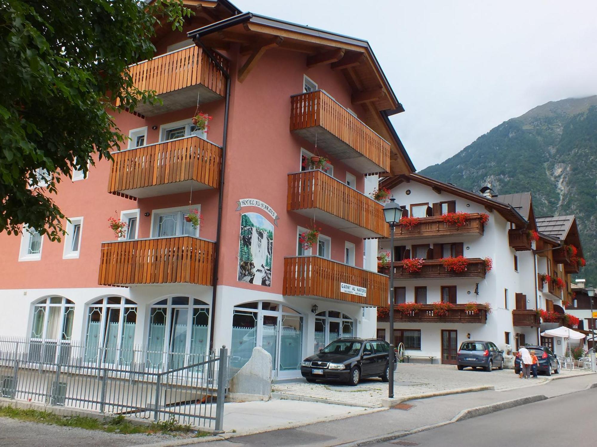 Hotel Garni Al Nardis Carisolo Exteriör bild