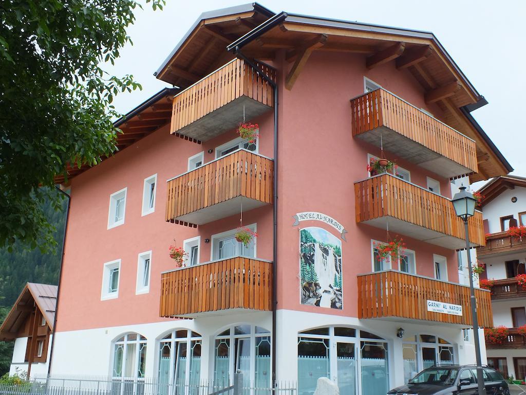 Hotel Garni Al Nardis Carisolo Exteriör bild